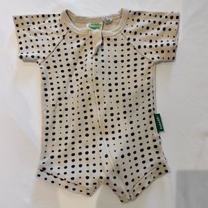 Parade Organics romper / sleeper with polka dots